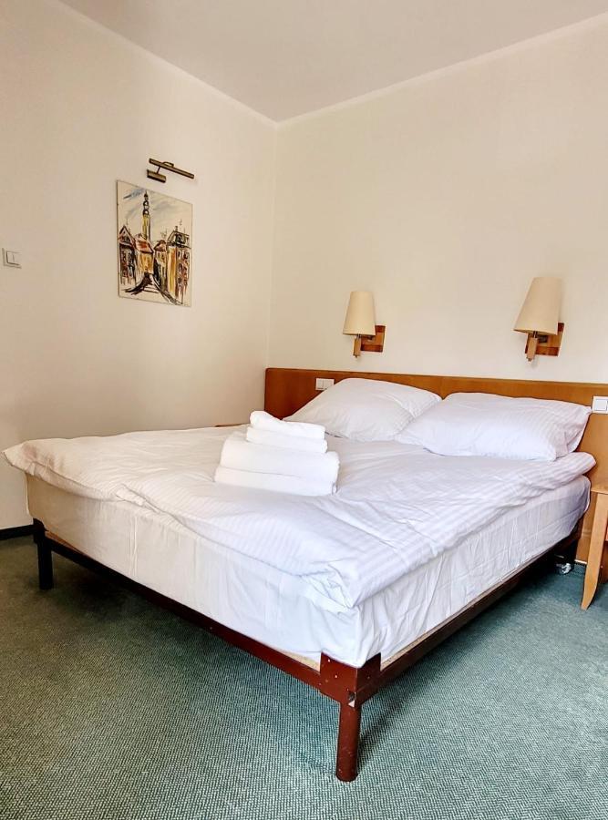 Hotel Zajazd Kultury, Dawniej Pocztowy Zielona Gora  Bagian luar foto