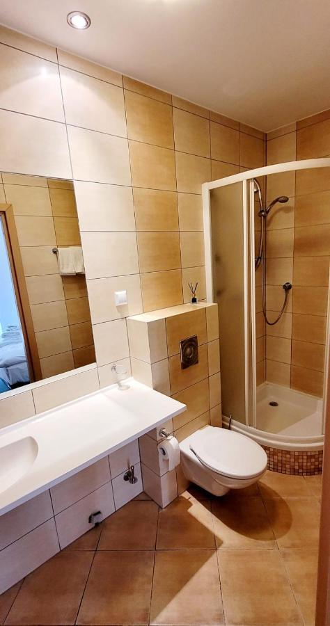Hotel Zajazd Kultury, Dawniej Pocztowy Zielona Gora  Bagian luar foto