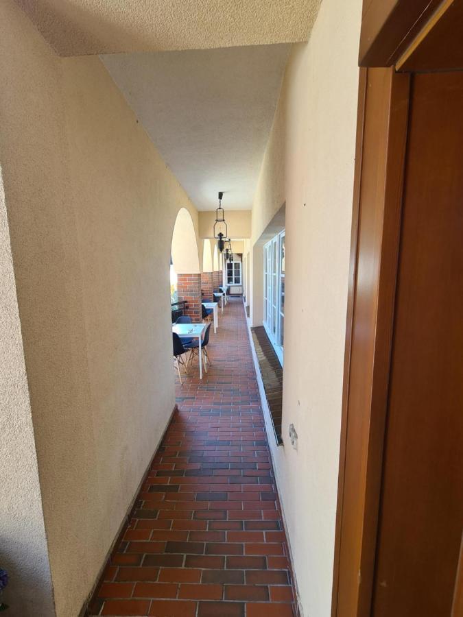 Hotel Zajazd Kultury, Dawniej Pocztowy Zielona Gora  Bagian luar foto