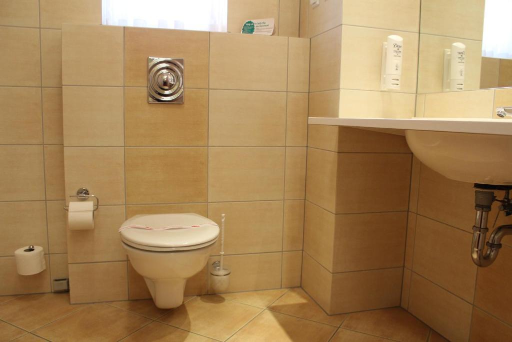 Hotel Zajazd Kultury, Dawniej Pocztowy Zielona Gora  Bagian luar foto